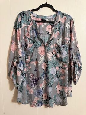 Torrid Gray Floral V-Neck Roll-Tab Tunic